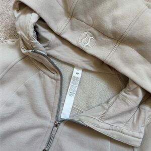 Lululemon Cropped Scuba